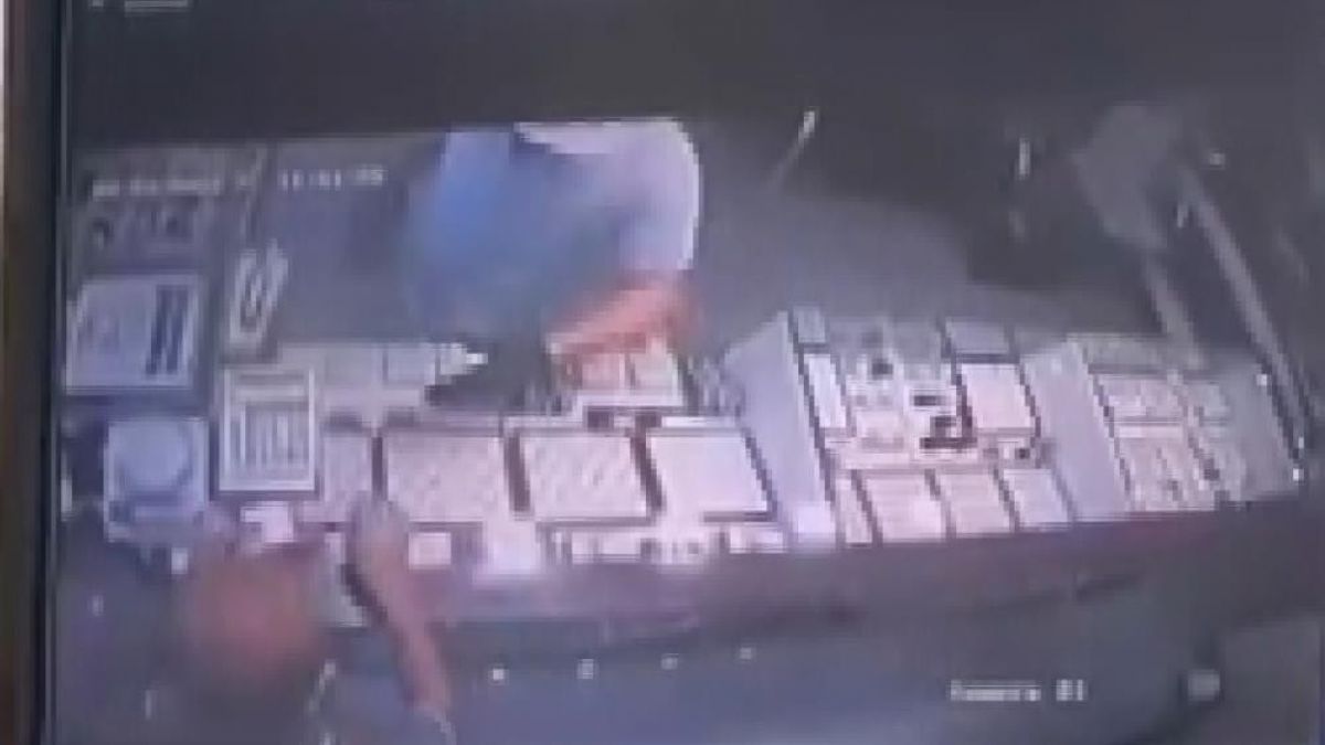 Kocaeli de kuyumcunun yüzüne taşla vurup, altınları çalan zanlı tutuklandı #3