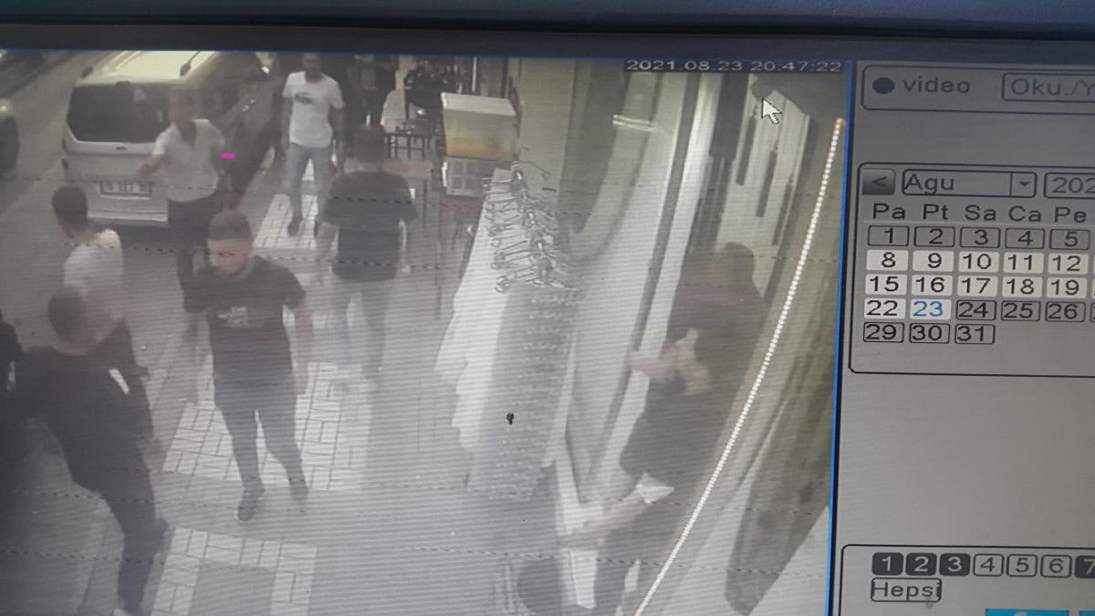 Bursa da otomobilden cadde ortasında rastgele ateş açıldı #1