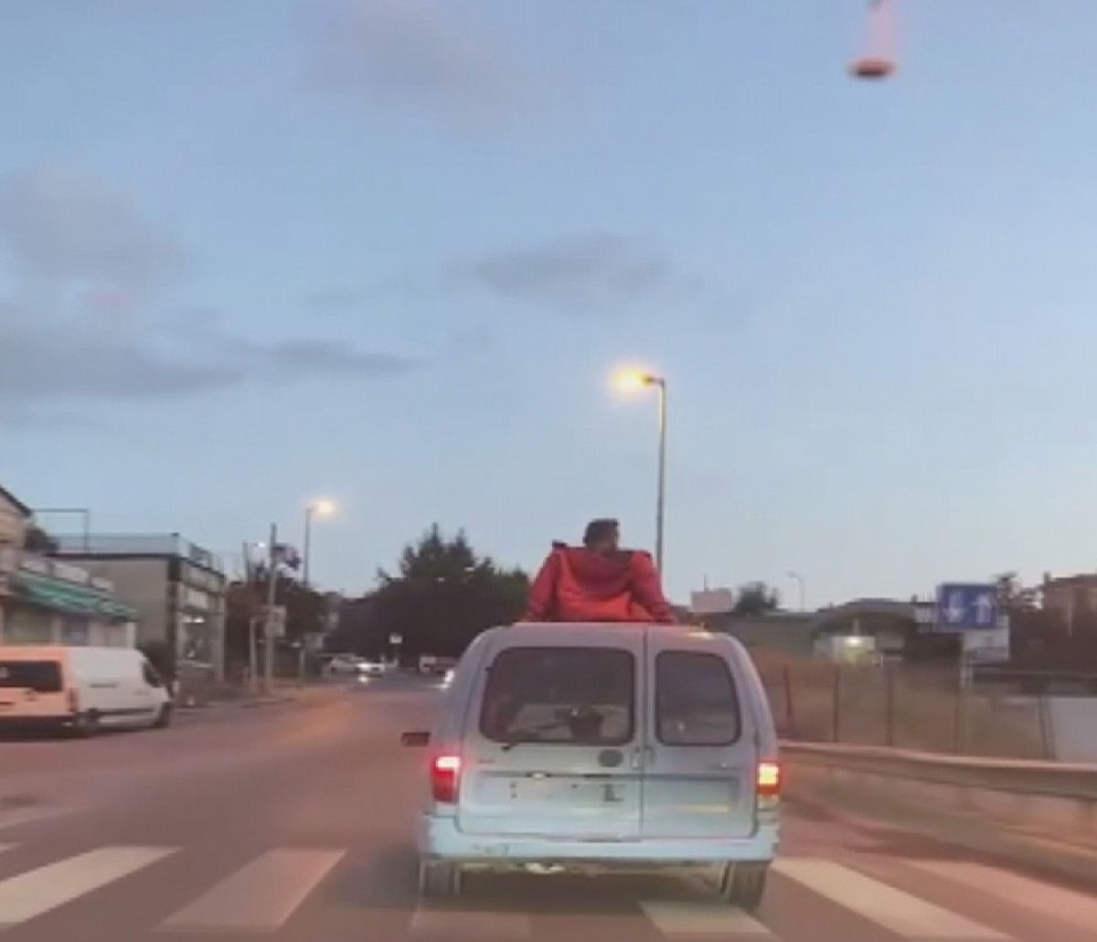 Ümraniye de kilometrelerce süren tehlikeli yolculuk  #2