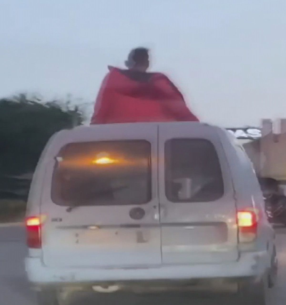 Ümraniye de kilometrelerce süren tehlikeli yolculuk  #3