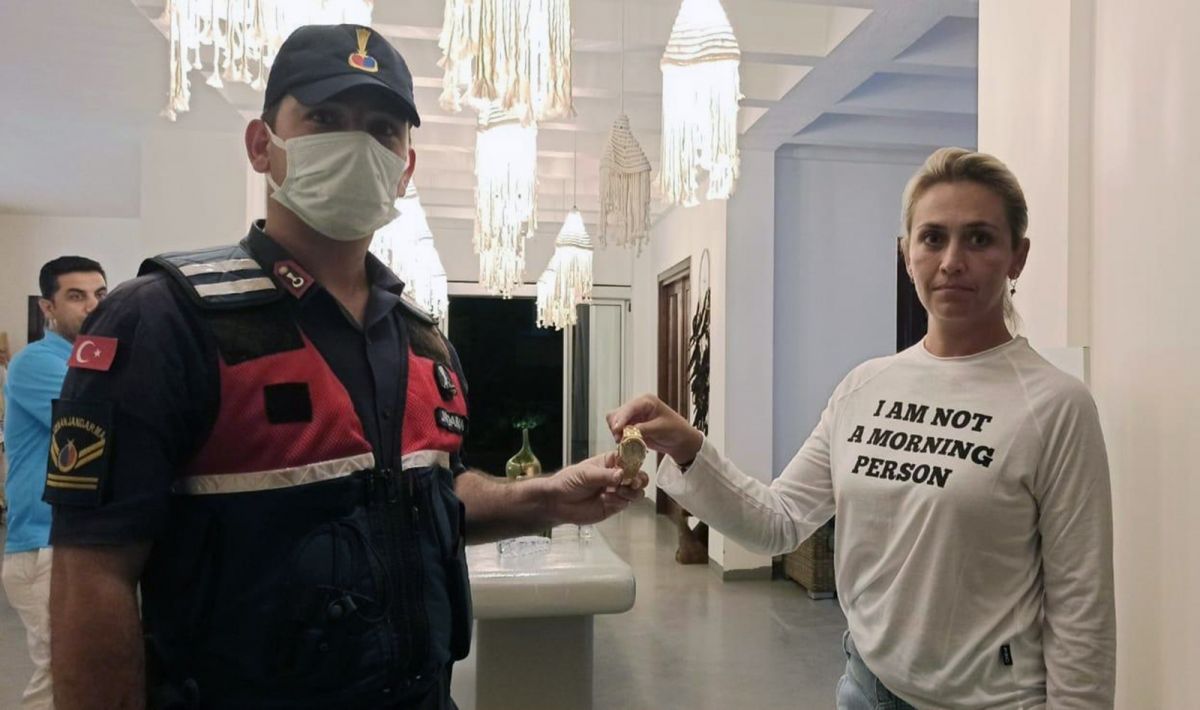 Muğla Bodrum da 670 bin liralık altın saat çalındı #1