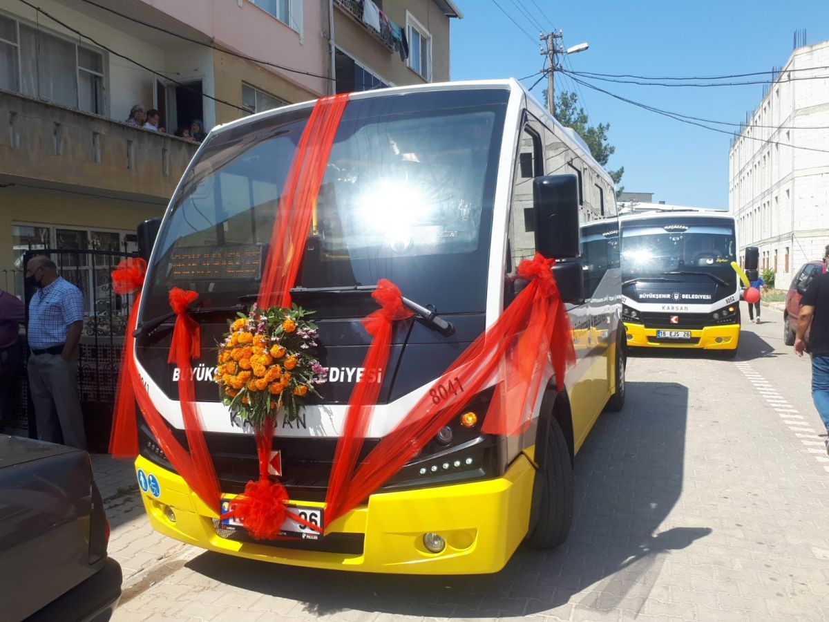 Bursa da bir şoför, halk otobüsünü gelin arabası yaptı #1