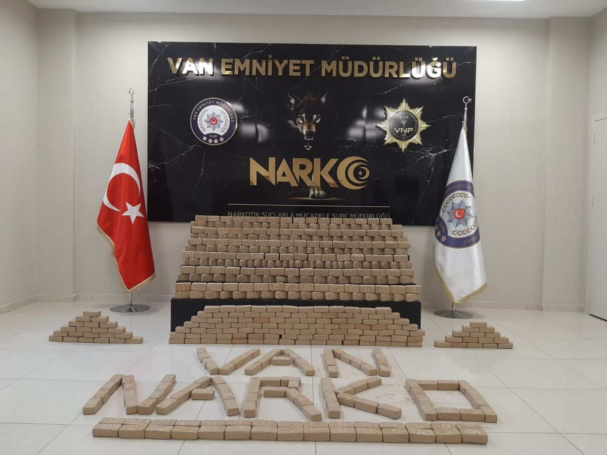 Kamyonetteki 125 kilo eroini Magnum buldu -1