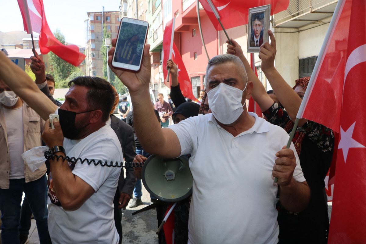 Hakkari de HDP yi protesto eden baba, kızının polis olmak istediğini söyledi #6