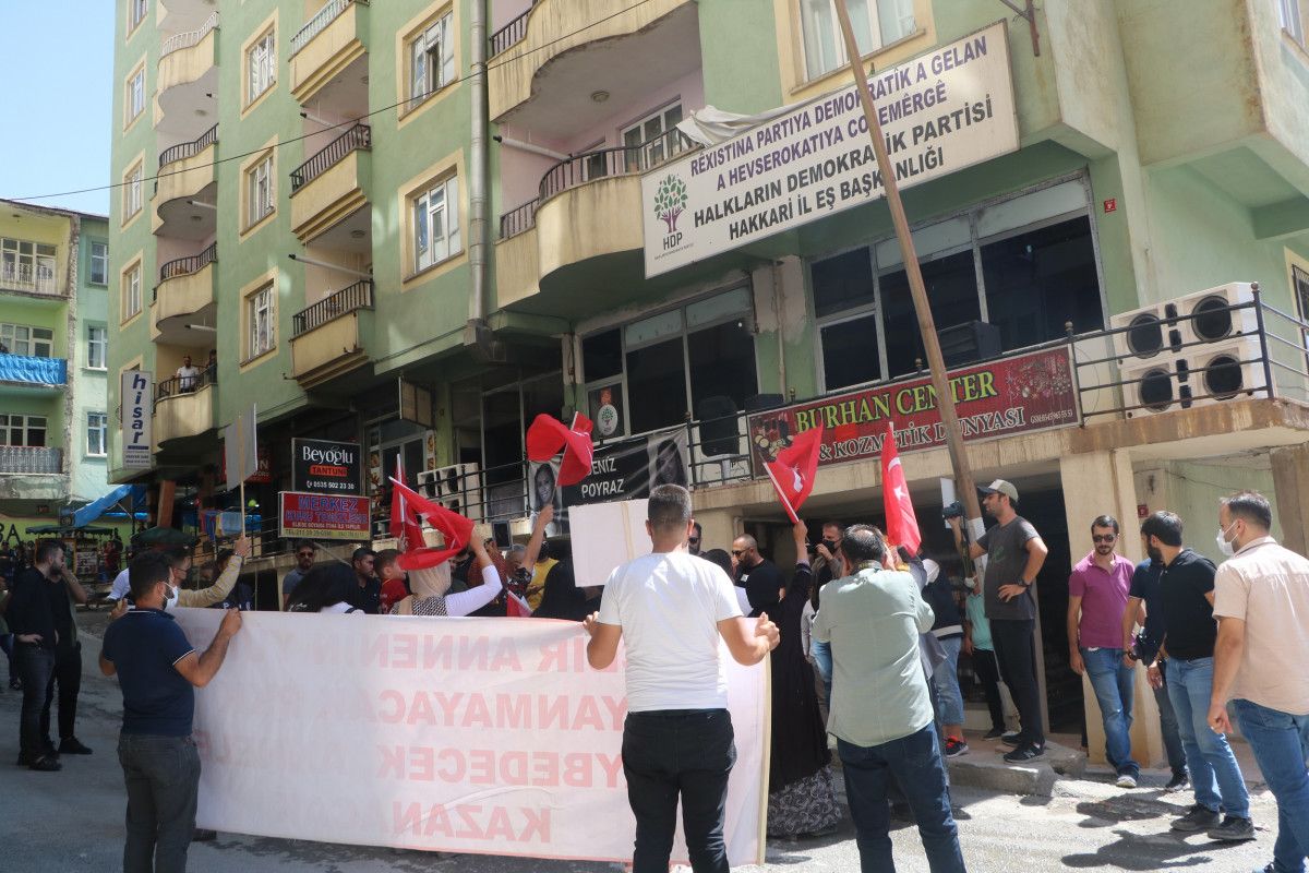 Hakkari de HDP yi protesto eden baba, kızının polis olmak istediğini söyledi #2