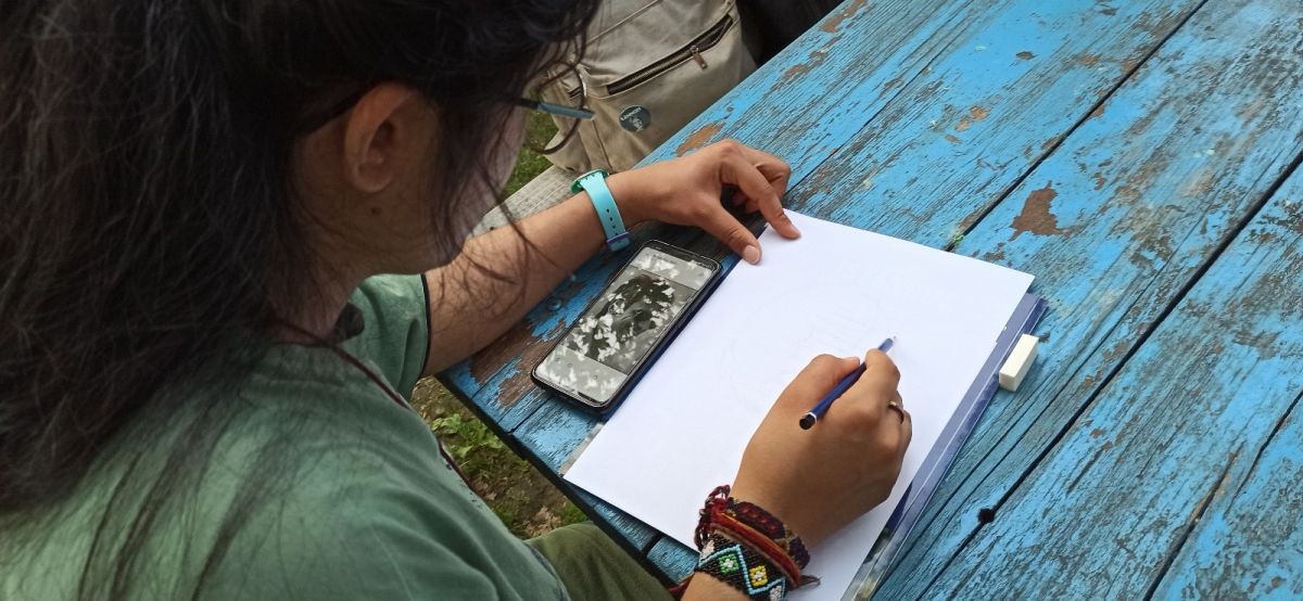 Afganistan’dan kaçan Nazila, resim çizerek hayata tutunuyor #7