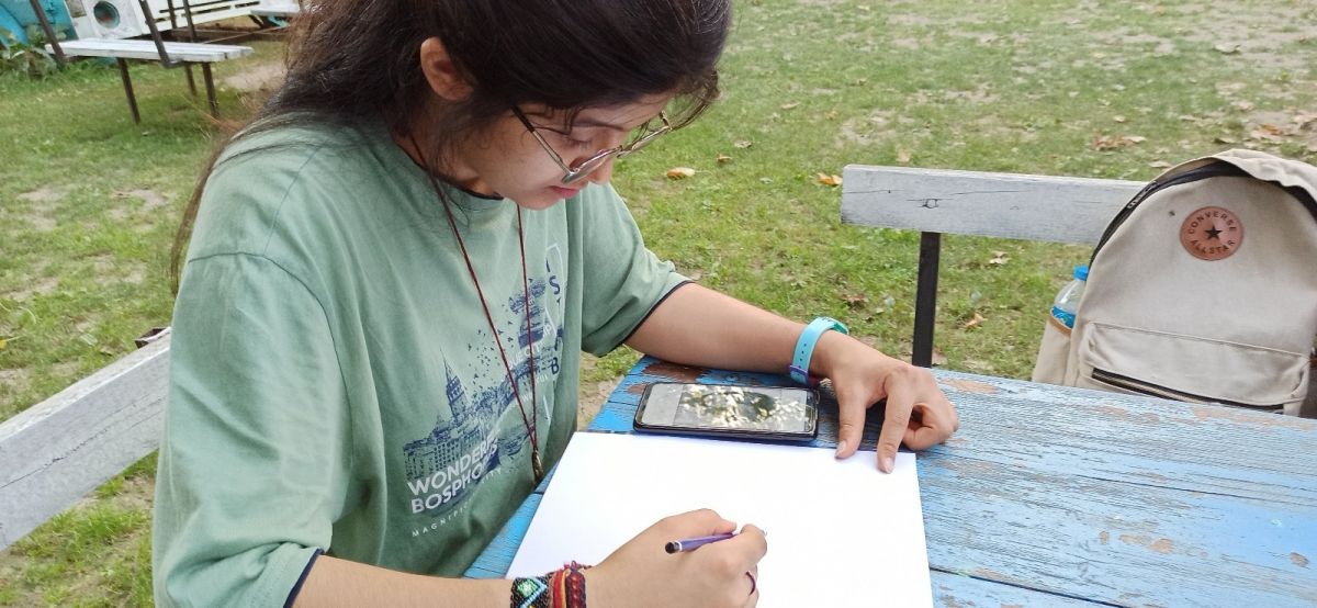 Afganistan’dan kaçan Nazila, resim çizerek hayata tutunuyor #6