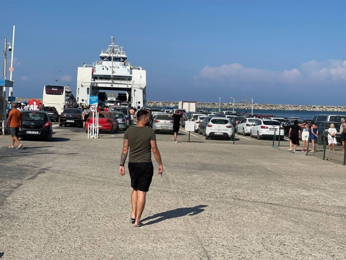 Gökçeada’dan dönen tatilcilerin feribot çilesi #1