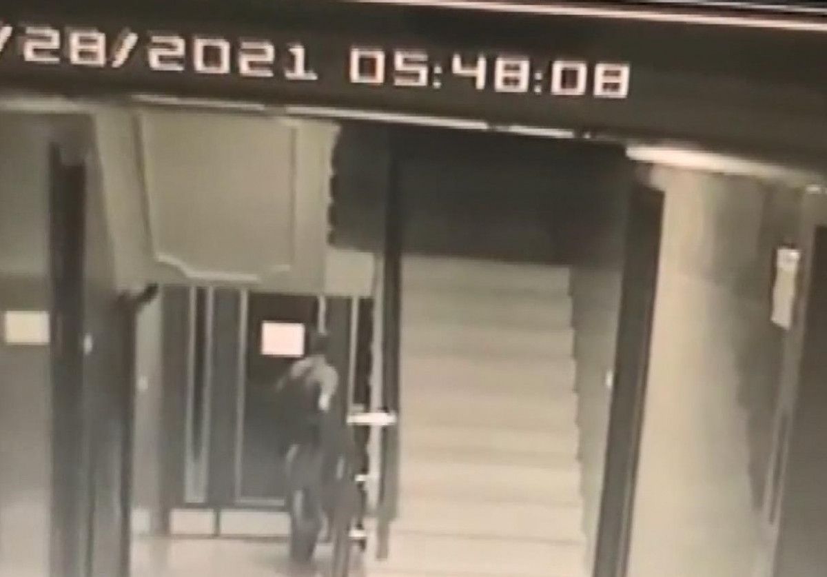 Beylikdüzü ndeki bisiklet hırsızı, yangın merdiveninde 9 saat saklandı #4