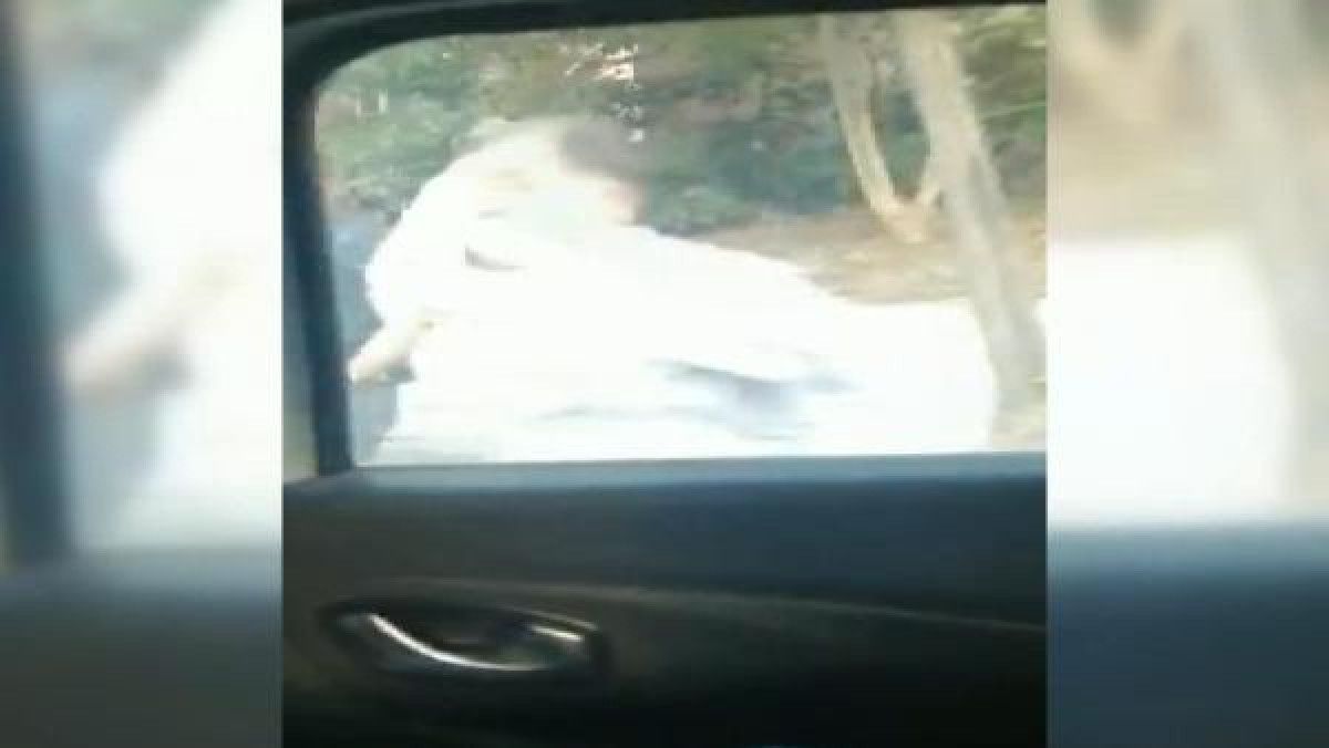 Kağıthane de yol tartışması: 2 yaşındaki çocuğun bulunduğu otomobilin camını taşladı #1