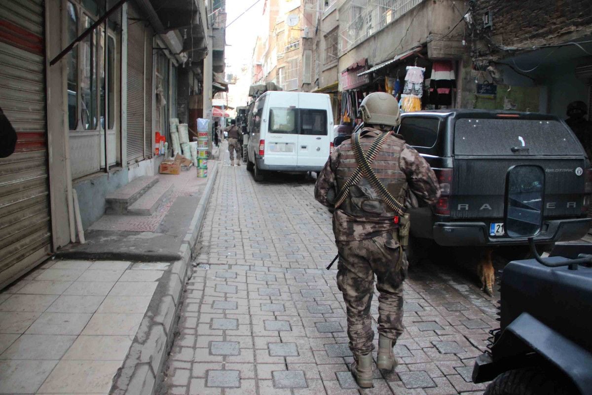 Diyarbakır da bombalı eylem hazırlığındaki terörist yakalandı #2