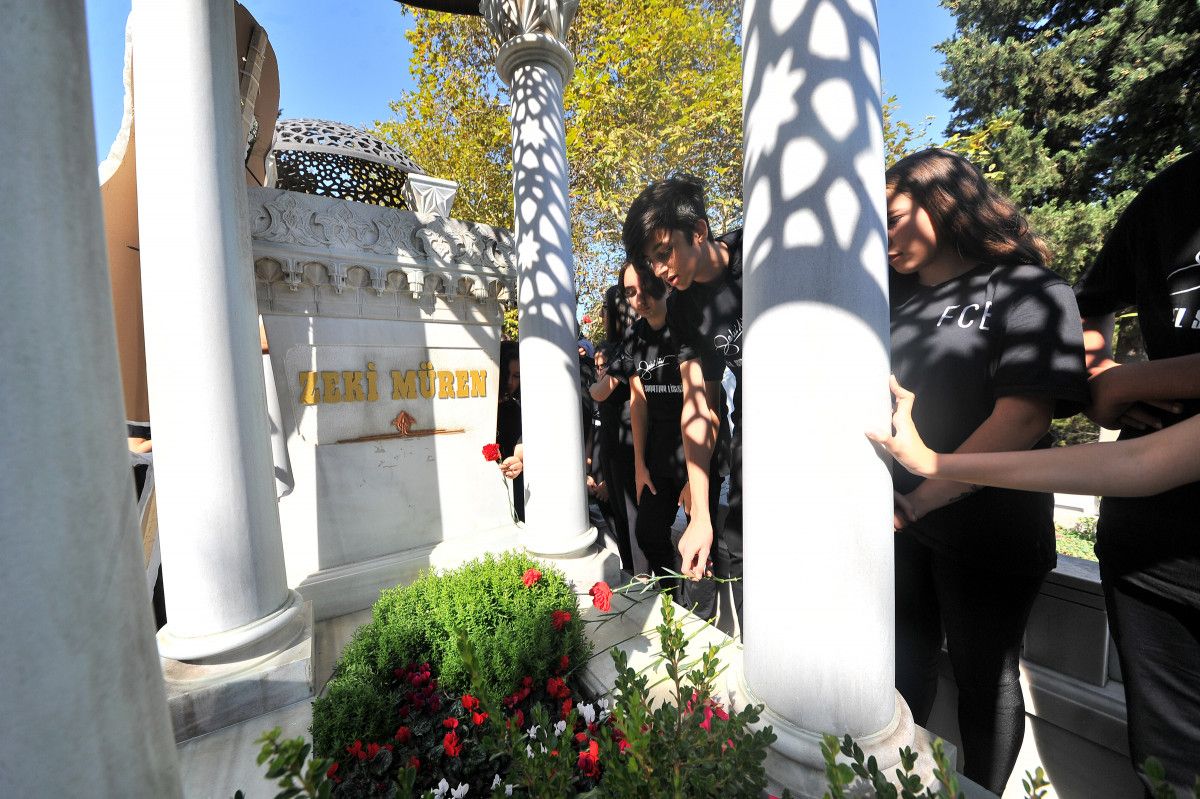 Zeki Müren in yeğenleri: Dayımıza anıt mezar sözü tutulmadı #10