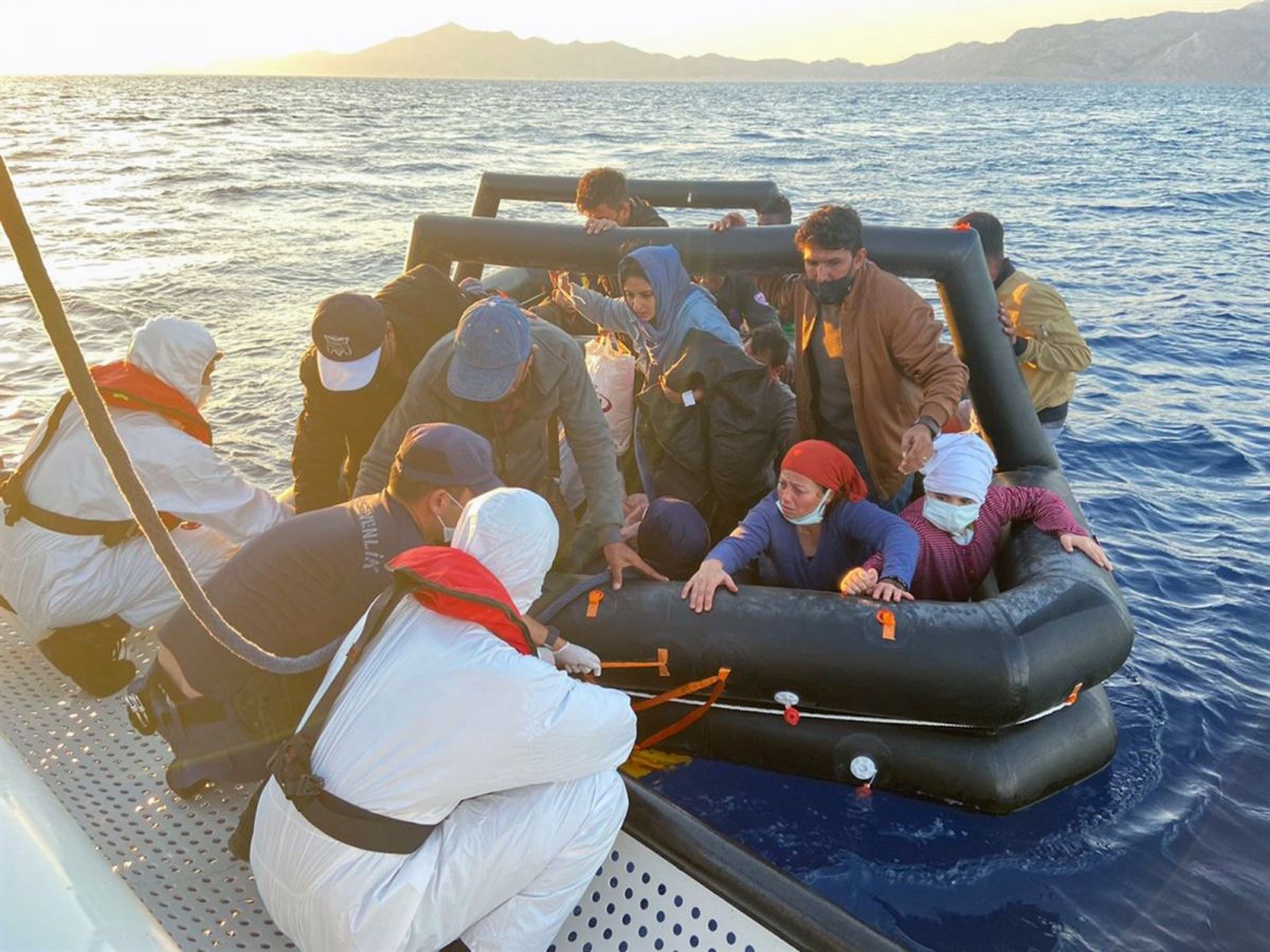 Ege Denizi nde 57 göçmen kurtarıldı #3