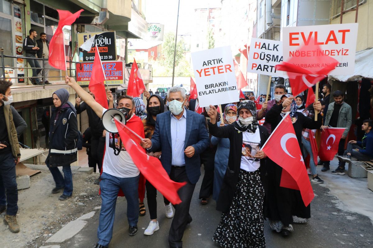 Diyarbakır daki annelerden, Hakkari deki evlat nöbeti eylemlerine destek #2