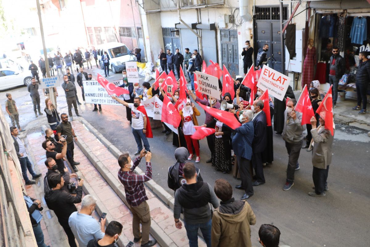 Diyarbakır daki annelerden, Hakkari deki evlat nöbeti eylemlerine destek #1