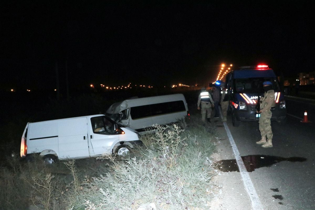 Şanlıurfa’da öğretmenlerin bulunduğu minibüs kaza yaptı: 10 yaralı #6