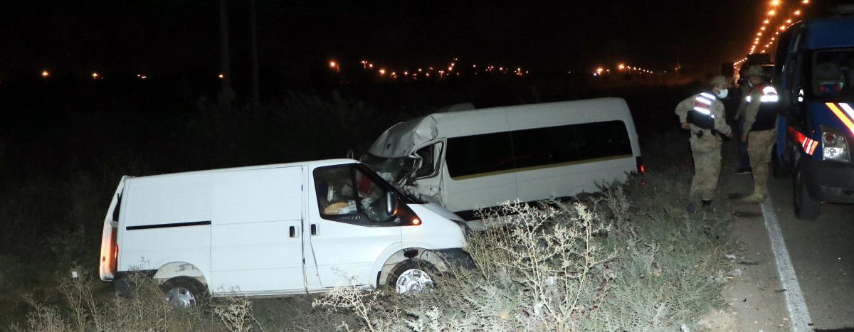 Şanlıurfa’da öğretmenlerin bulunduğu minibüs kaza yaptı: 10 yaralı #5