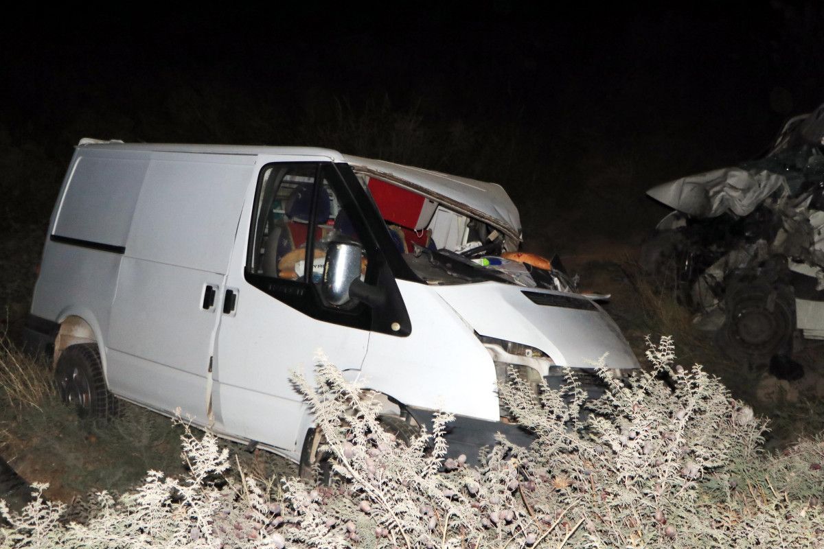 Şanlıurfa’da öğretmenlerin bulunduğu minibüs kaza yaptı: 10 yaralı #3