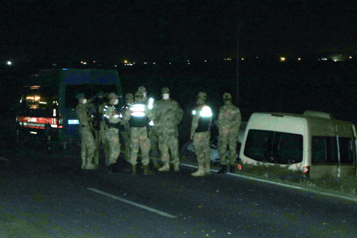 Şanlıurfa’da öğretmenlerin bulunduğu minibüs kaza yaptı: 10 yaralı #7