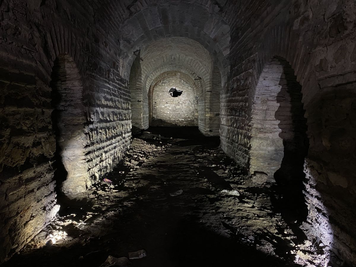 İstanbul da Bizans döneminde inşa edilen dini yapıdaki mezar ilgi çekiyor #3