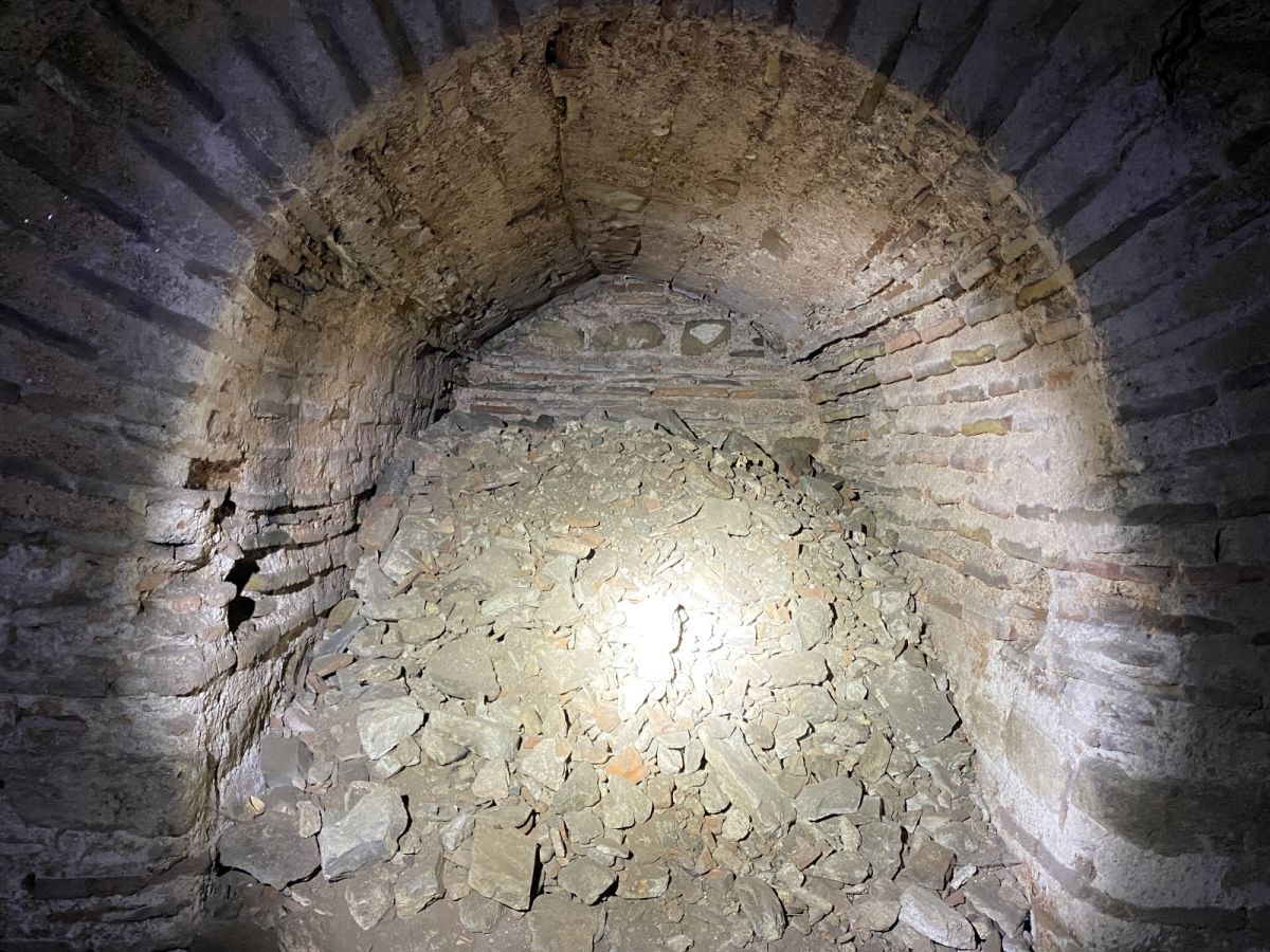 İstanbul da Bizans döneminde inşa edilen dini yapıdaki mezar ilgi çekiyor #8