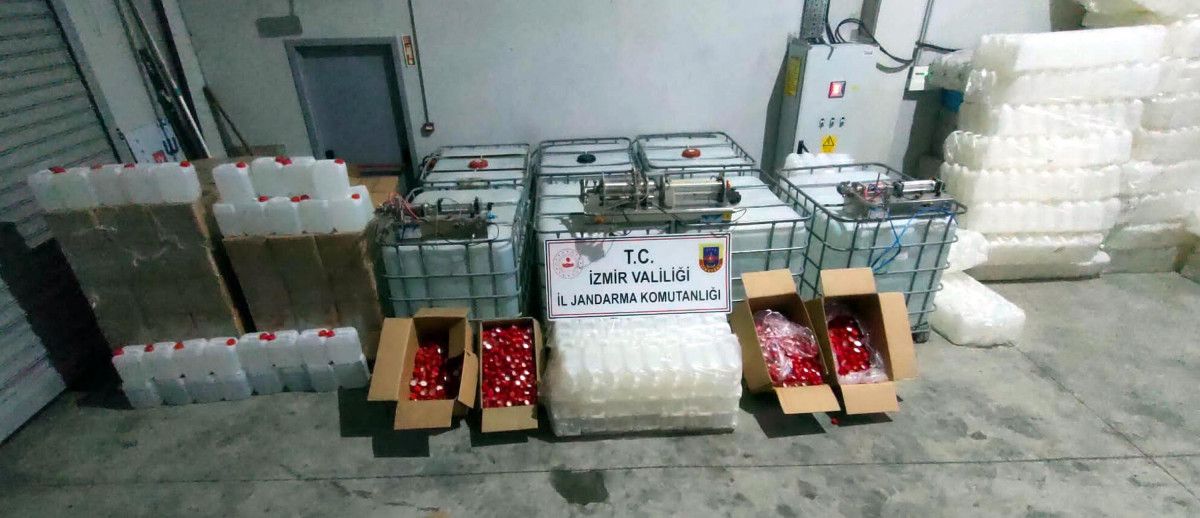 İzmir de sahte alkol operasyonu: Binlerce litre ele geçirildi  #1