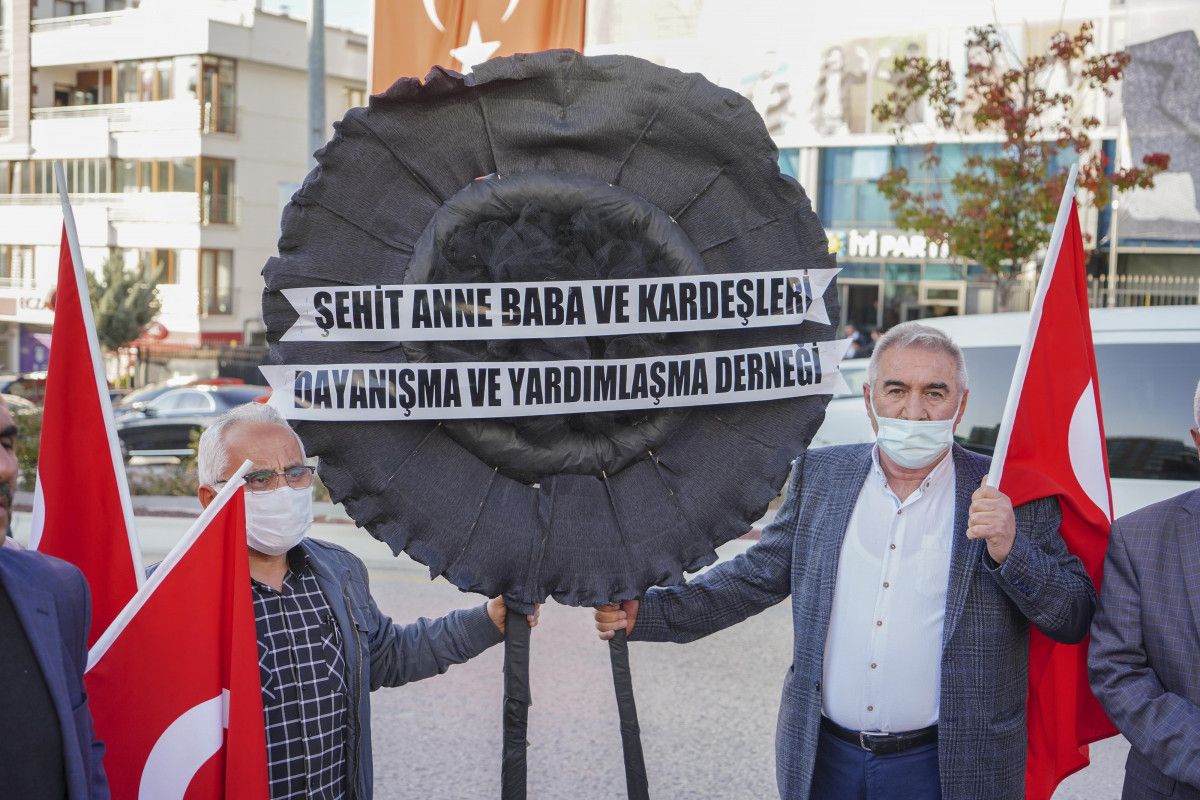 Ankara da şehit babalarından İyi Parti önünde Lütfü Türkkan tepkisi #1
