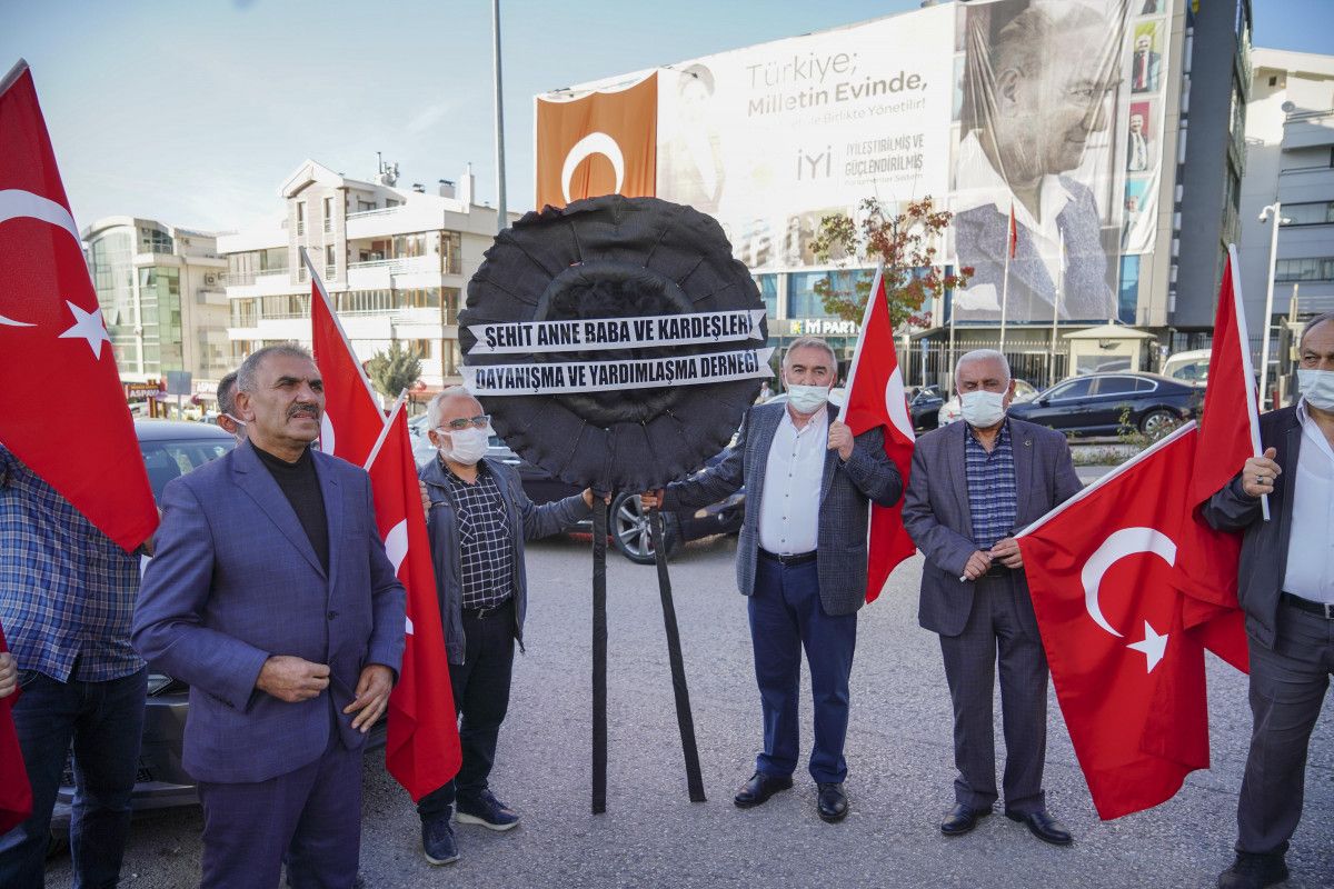 Ankara da şehit babalarından İyi Parti önünde Lütfü Türkkan tepkisi #2