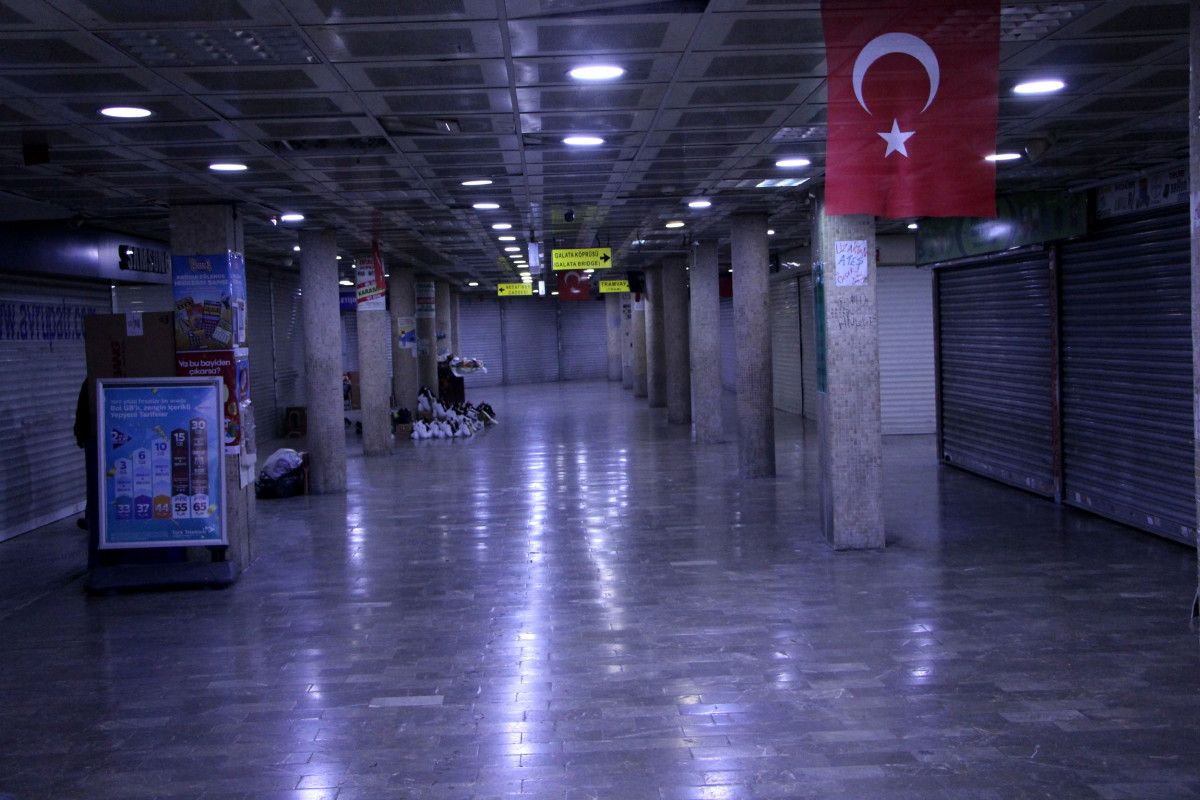 Karaköy de Türk bayrağını koparınca dayak yedi #8