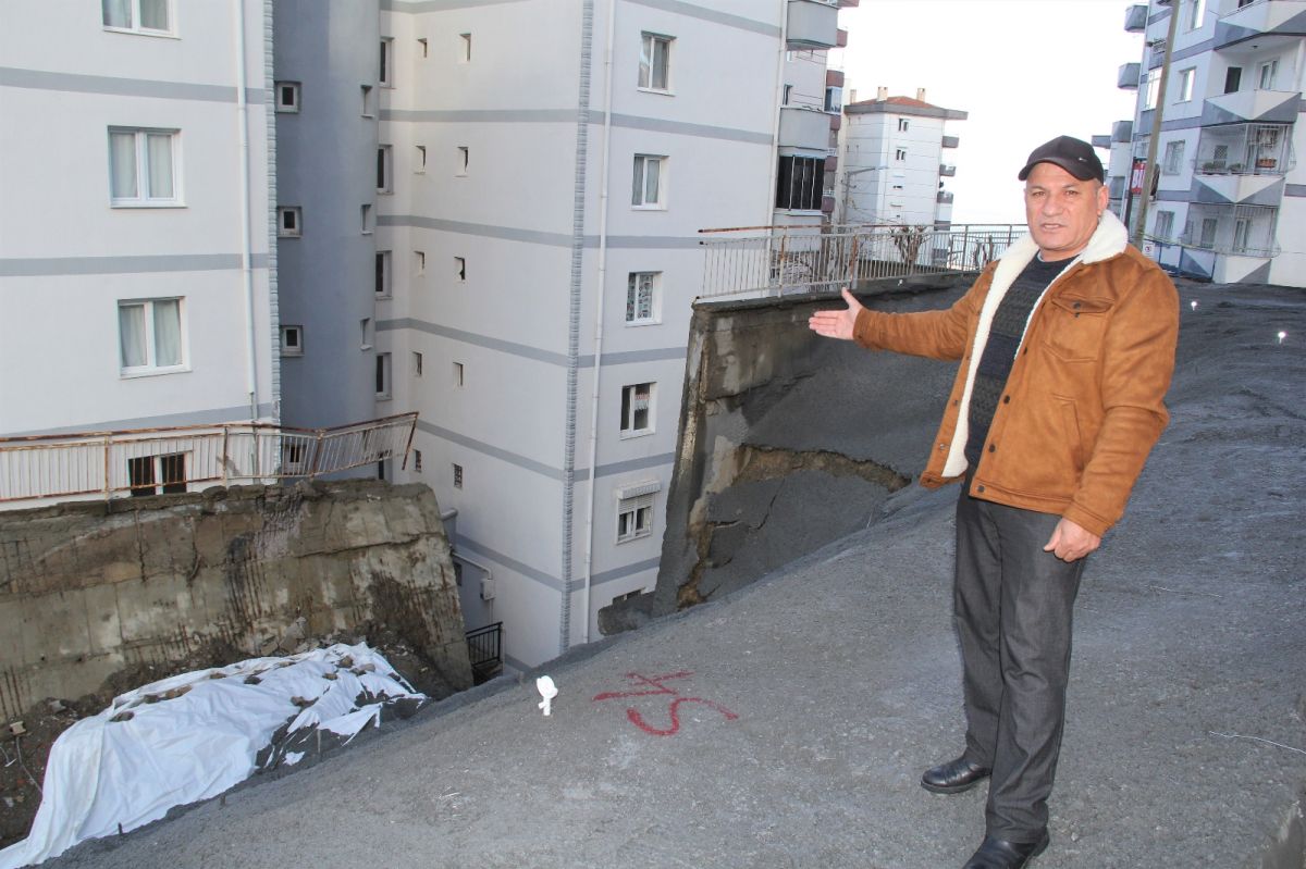 İzmir de istinat duvarının apartmanın üzerine yıkıldığı anlar #7