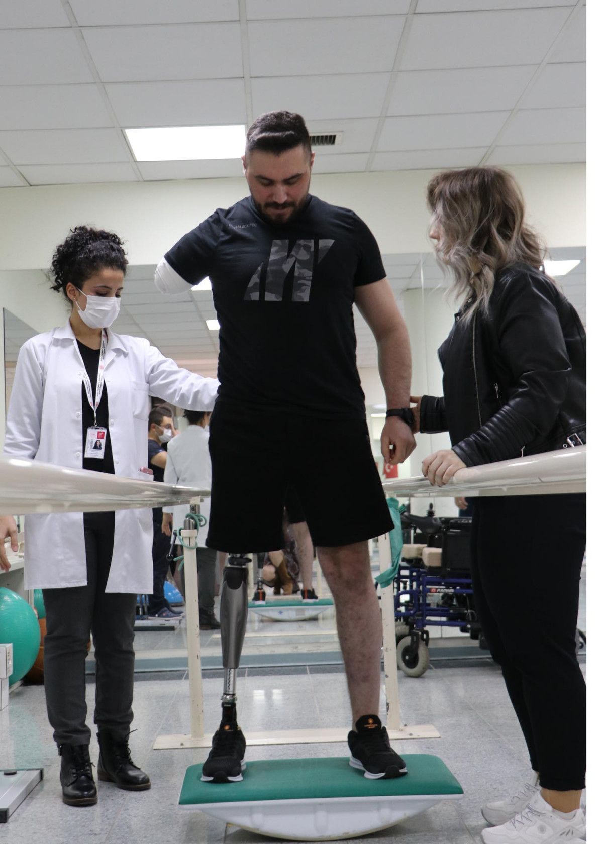 Pençe-Şimşek gazisi İbrahim Yüzer protez bacakla yürümeye başladı #8