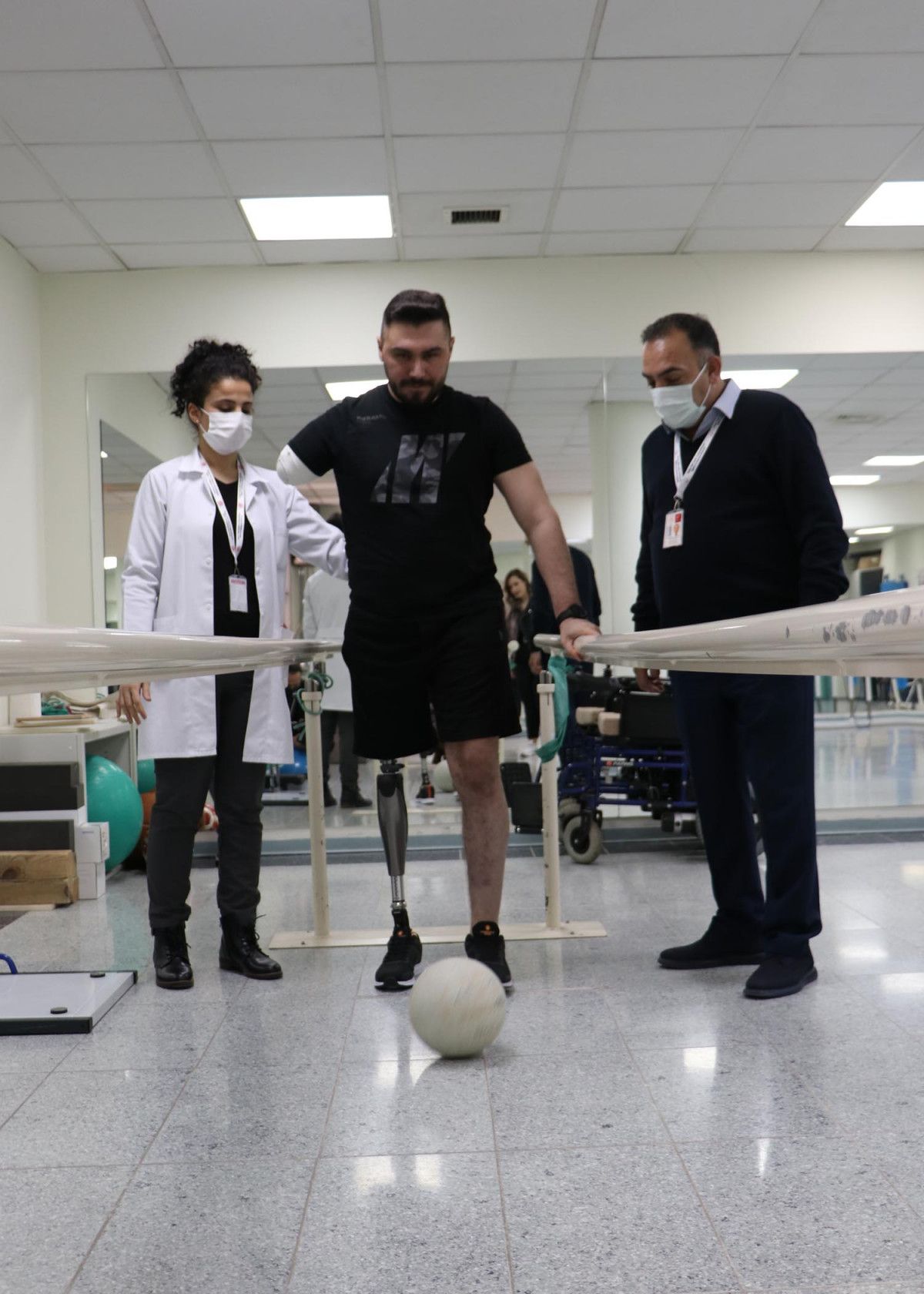 Pençe-Şimşek gazisi İbrahim Yüzer protez bacakla yürümeye başladı #10