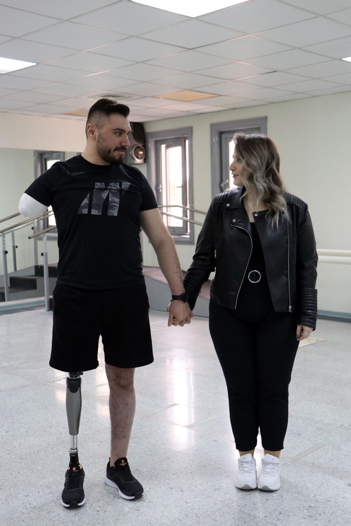 Pençe-Şimşek gazisi İbrahim Yüzer protez bacakla yürümeye başladı #5