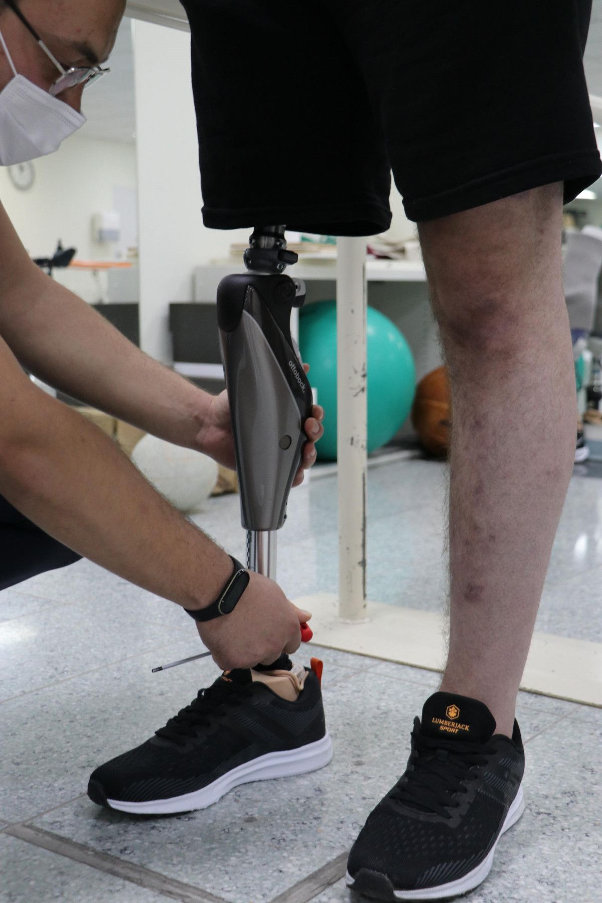 Pençe-Şimşek gazisi İbrahim Yüzer protez bacakla yürümeye başladı #12