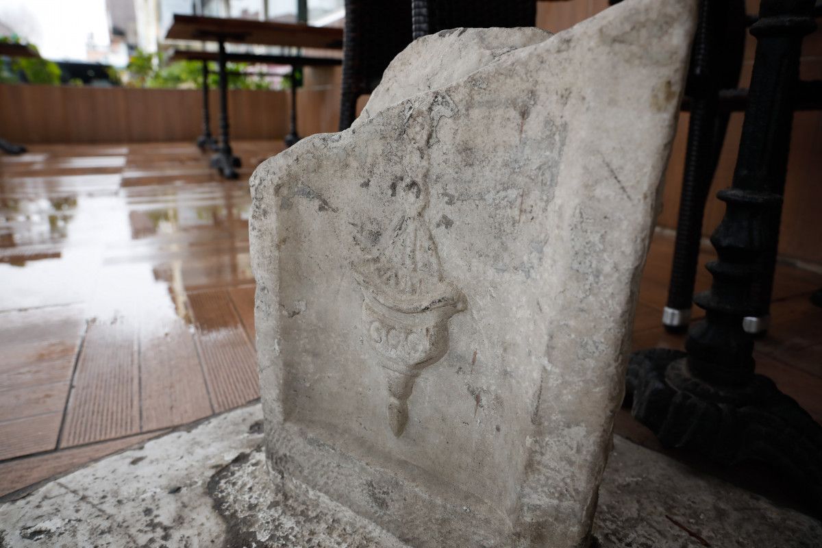 Eyüpsultan da kebapçıdaki kıble taşı ilgi görüyor #7