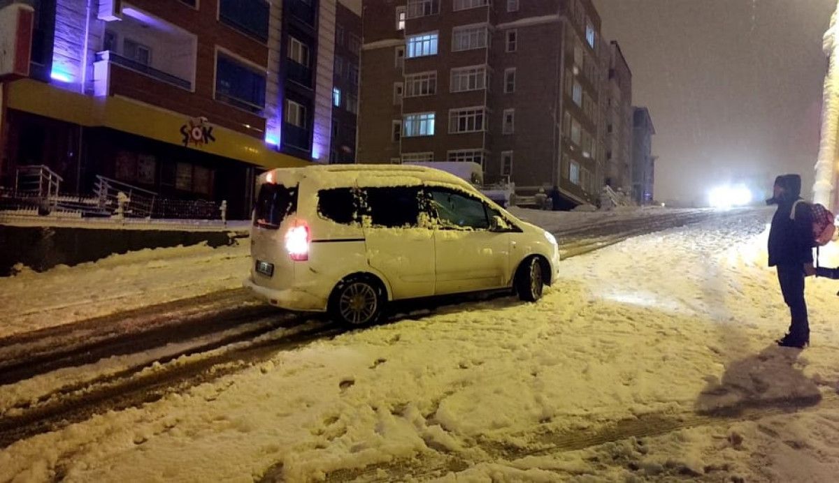 Karabük te sürücülere zor anlar yaşatan kar, çocukların eğlencesi oldu #2