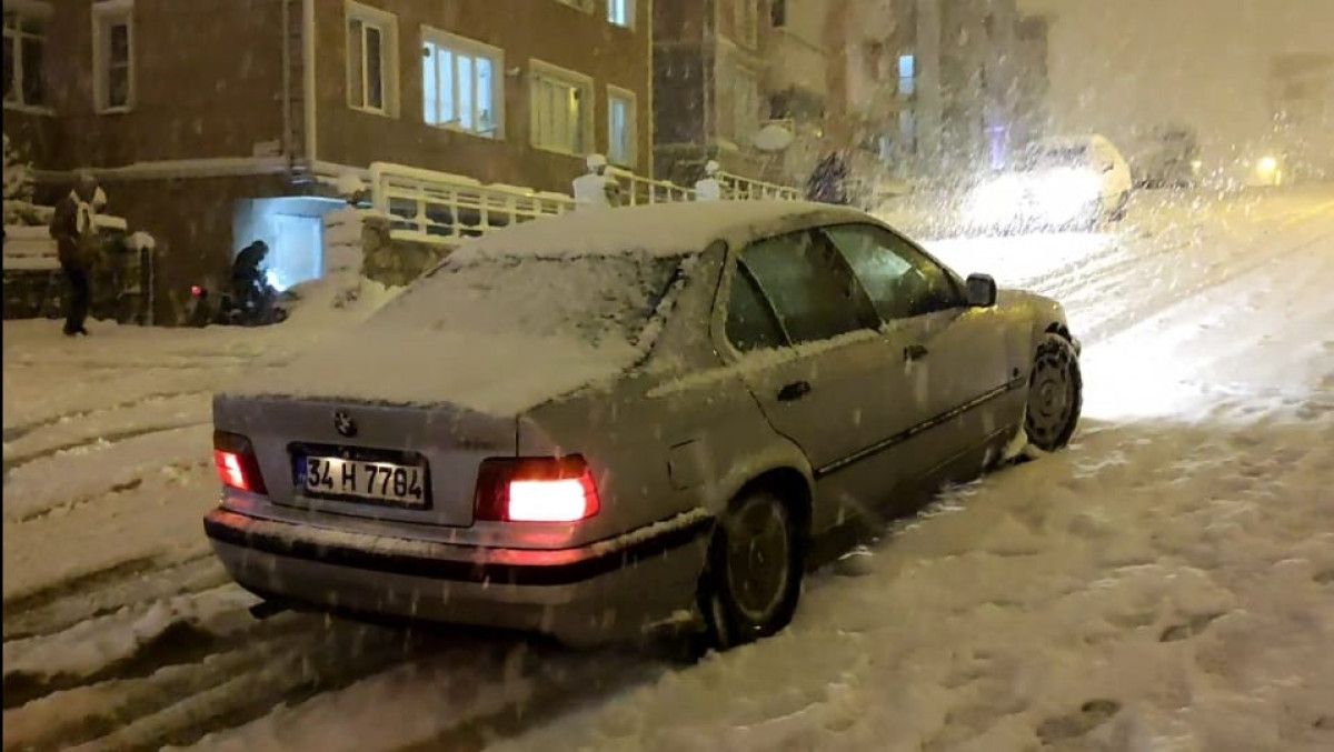 Karabük te sürücülere zor anlar yaşatan kar, çocukların eğlencesi oldu #4