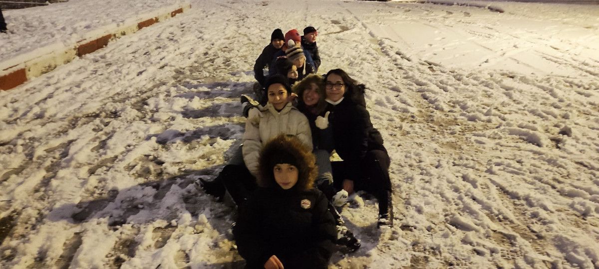 Karabük te sürücülere zor anlar yaşatan kar, çocukların eğlencesi oldu #10