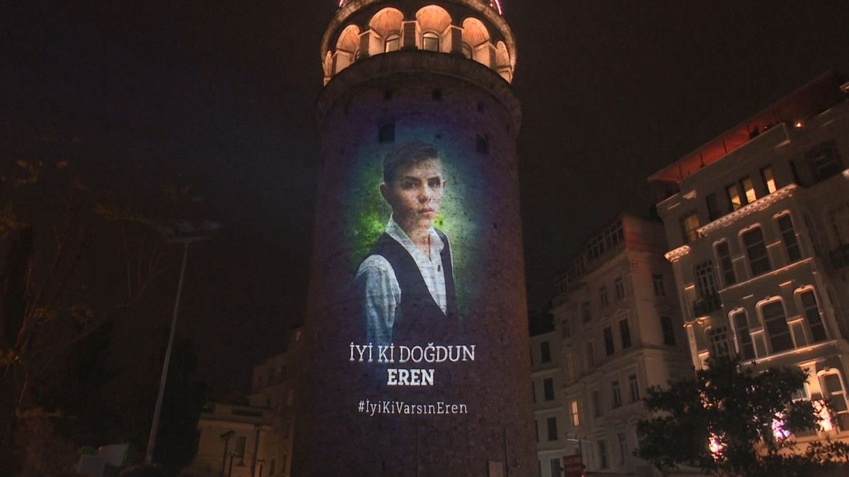 Galata Kulesi nde şehit Eren Bülbül ün doğum gününe özel video gösterisi #4