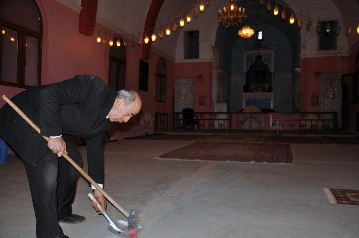Mardin de 372 yıllık kiliseyi hayatta tutuyor #1