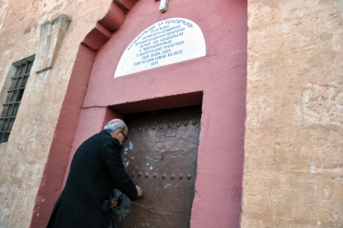 Mardin de 372 yıllık kiliseyi hayatta tutuyor #10