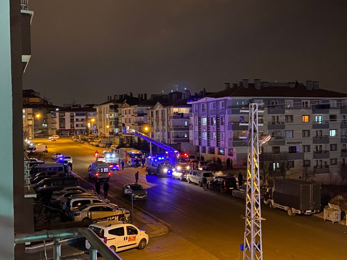 Ankara da polisten kaçan hırsız, havalandırma boşluğuna sıkıştı #2