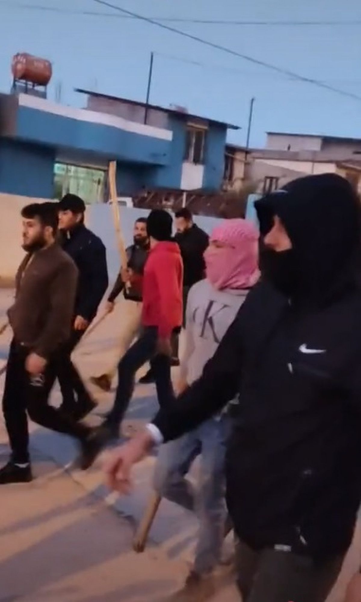 Adana da bıçaklarla yürüyen Suriyeli 20 kişiye sınır dışı kararı #3