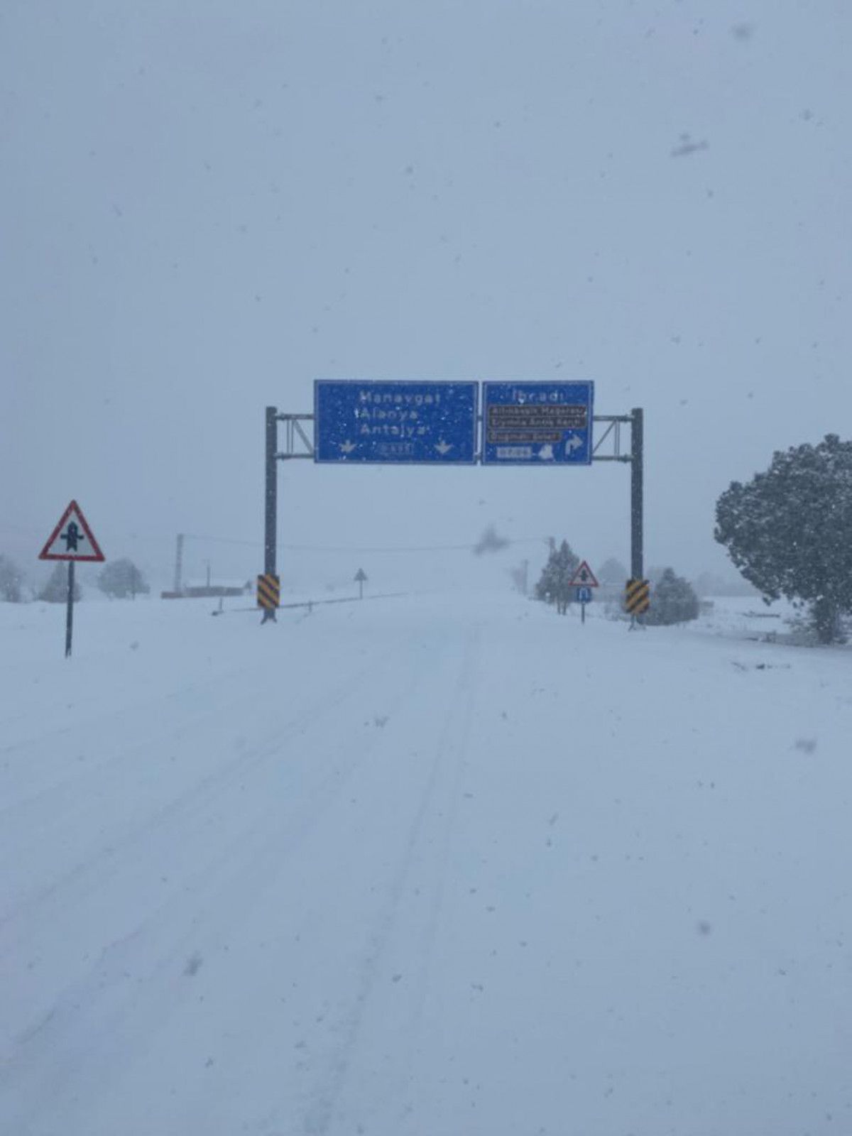 Antalya-Konya karayolu trafiğe kapatıldı #1