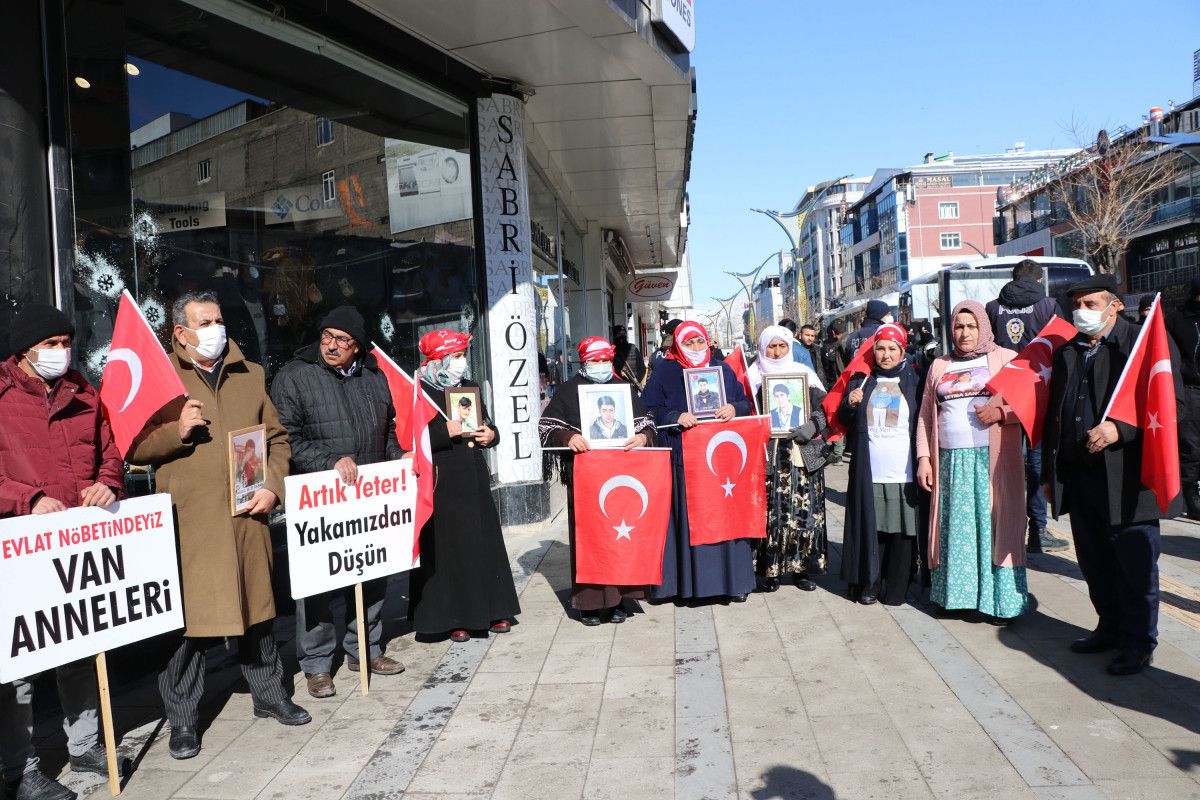 Kızı PKK tarafından kaçırılan Vanlı anne: Teslim ol, o hainlere güvenme #7