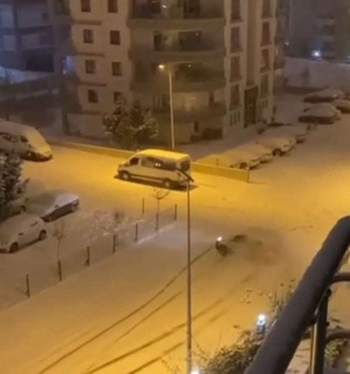 Ankara da kar küreme ve tuzlama aracı devrildi #8
