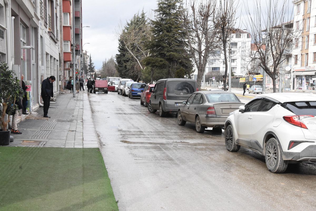 Eskişehir de bıçaklanan kadını koruyan genç tutuklandı #10