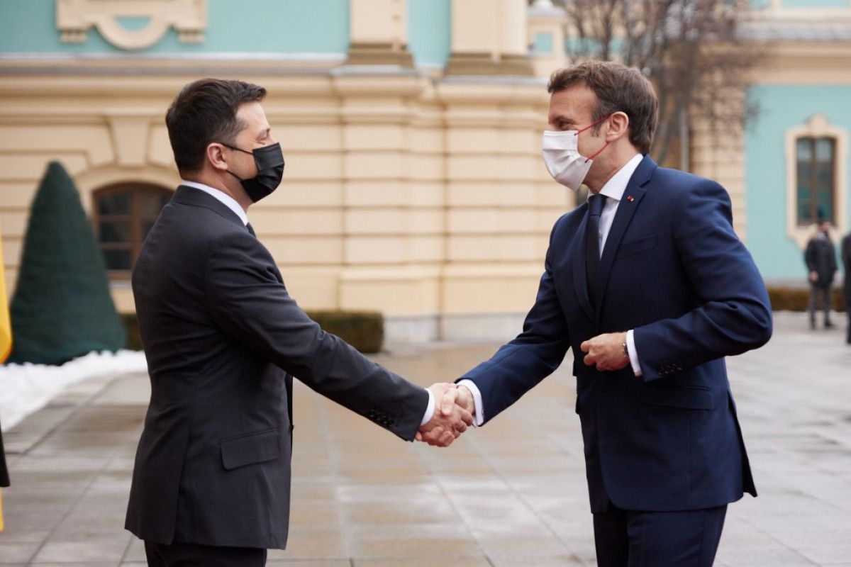 Macron, Ukrayna Devlet Başkanı Zelenskiy ile görüştü #2