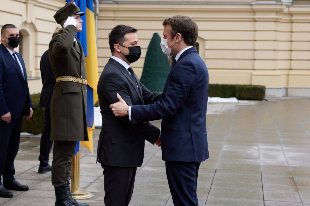 Macron, Ukrayna Devlet Başkanı Zelenskiy ile görüştü #1