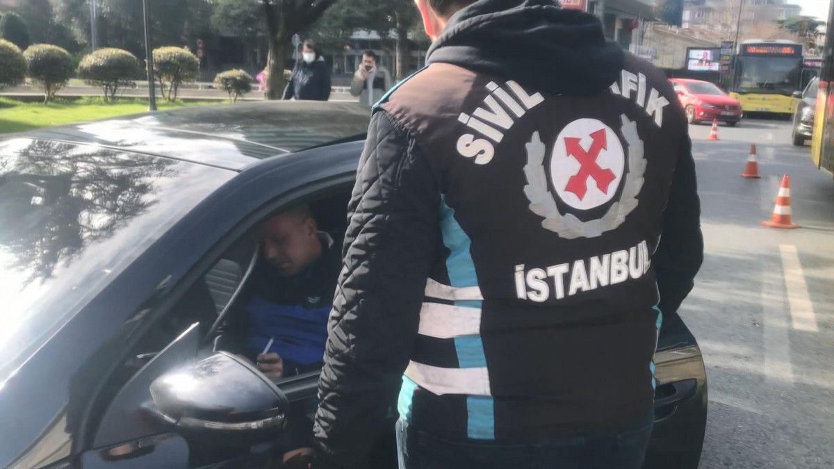 Şişli de taksici, kemerden ceza yedikten sonra kemer takmadan gitti #3